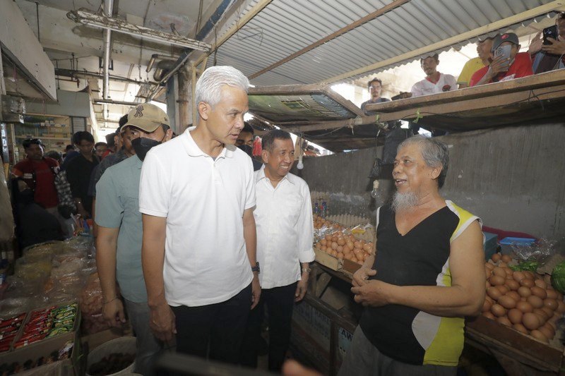 Ganjar Beberkan Strategi Stabilkan Harga Bahan Pokok Saat Kunjungi Pasar Baru Balikpapan