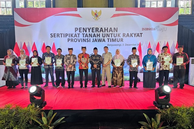 Serahkan 500 Sertipikat di Bumi Blambangan, Wamen ATR/Waka BPN: Sertipikat Menjadi Penangkal Sengketa dan Pengungkit Potensi Ekonomi