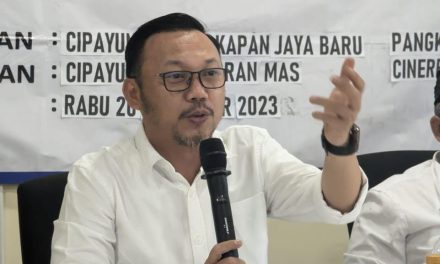 Kepala BPN Kota Depok Serahkan Ganti Kerugian Pengadaan Tanah Jalan Tol Desari kepada 19 Warga