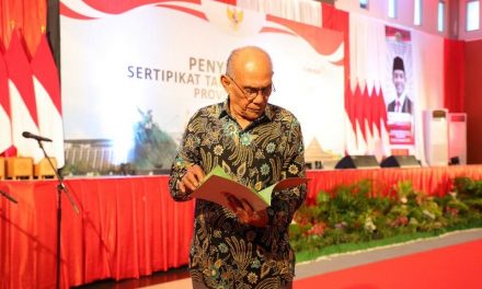 Terima Sertipikat, Masyarakat Pekanbaru: Banyak Hal yang Dapat Kami Atasi dengan Sertipikat