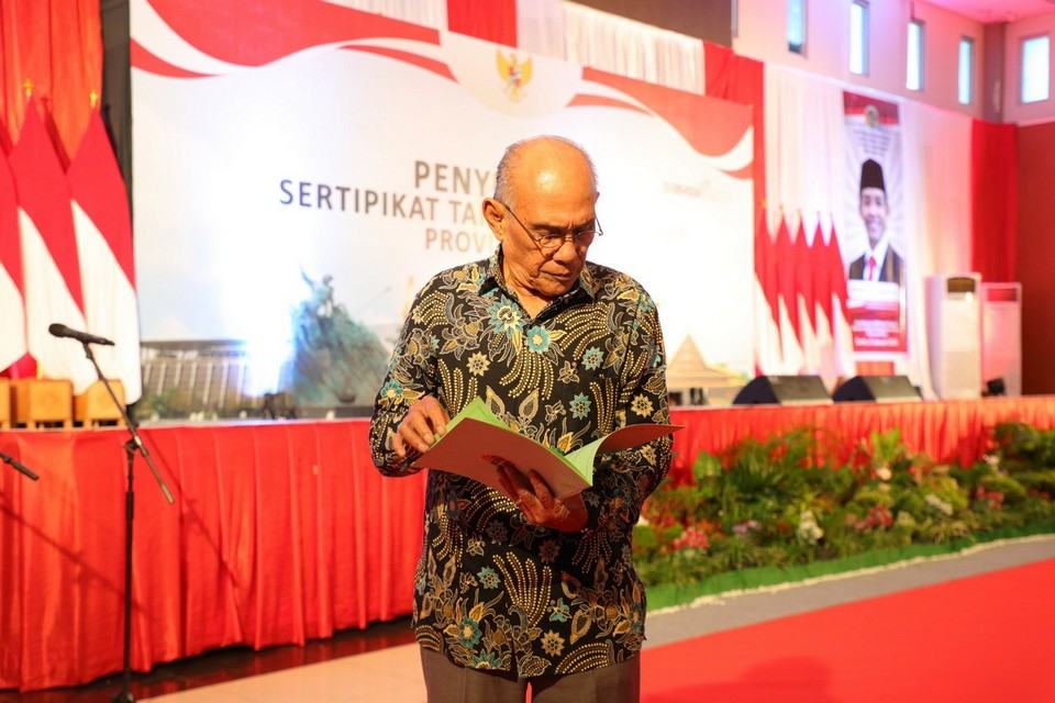 Terima Sertipikat, Masyarakat Pekanbaru: Banyak Hal yang Dapat Kami Atasi dengan Sertipikat