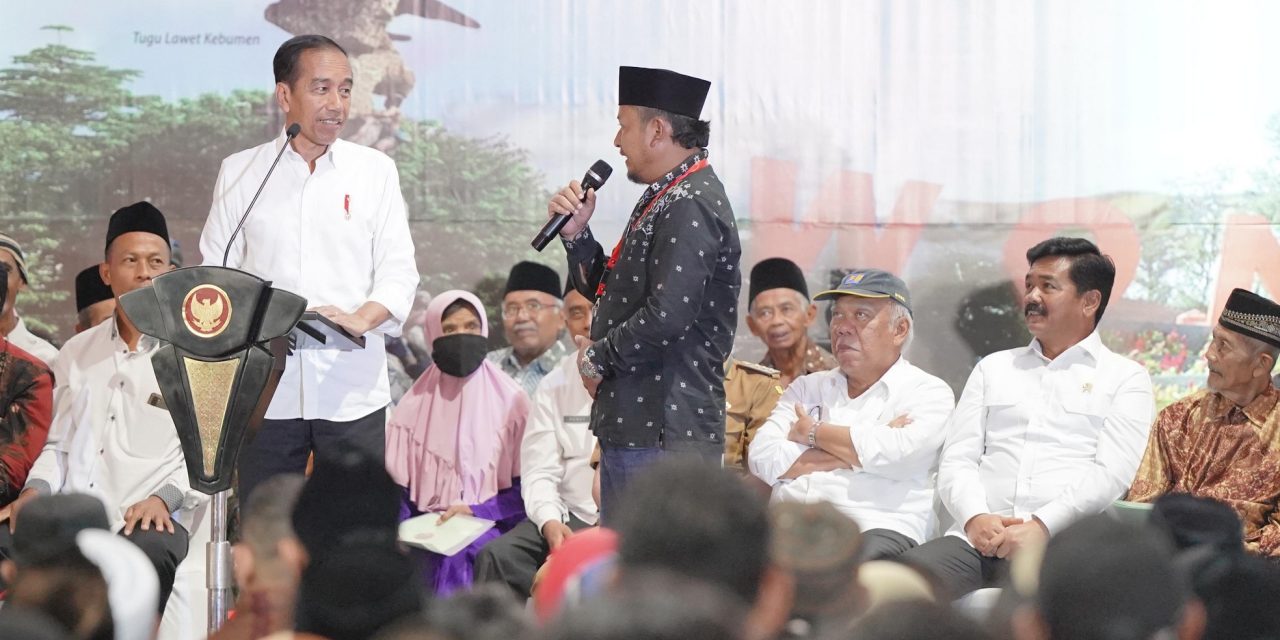 Senangnya Edi, Warga Wonosobo Dapat Sertipikat Tanah Bonus Sepeda dari Presiden