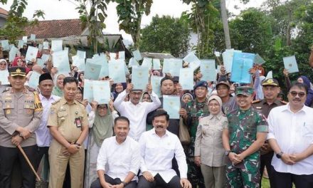 Serahkan Sertipikat Tanah di Kabupaten Bogor, Menteri ATR/Kepala BPN Ungkap Keuntungan bagi Masyarakat