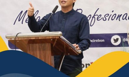 Serahkan Sertipikat Tanah Wakaf, Wamen ATR/Waka BPN: Semua Umat Berhak Mendapatkan Kepastian Hukum