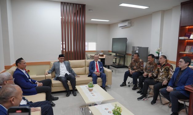 Momen Silaturahmi dengan Civitas Academica Unair, Menteri AHY: Setiap Jengkal Tanah Harus Kita Pertahankan
