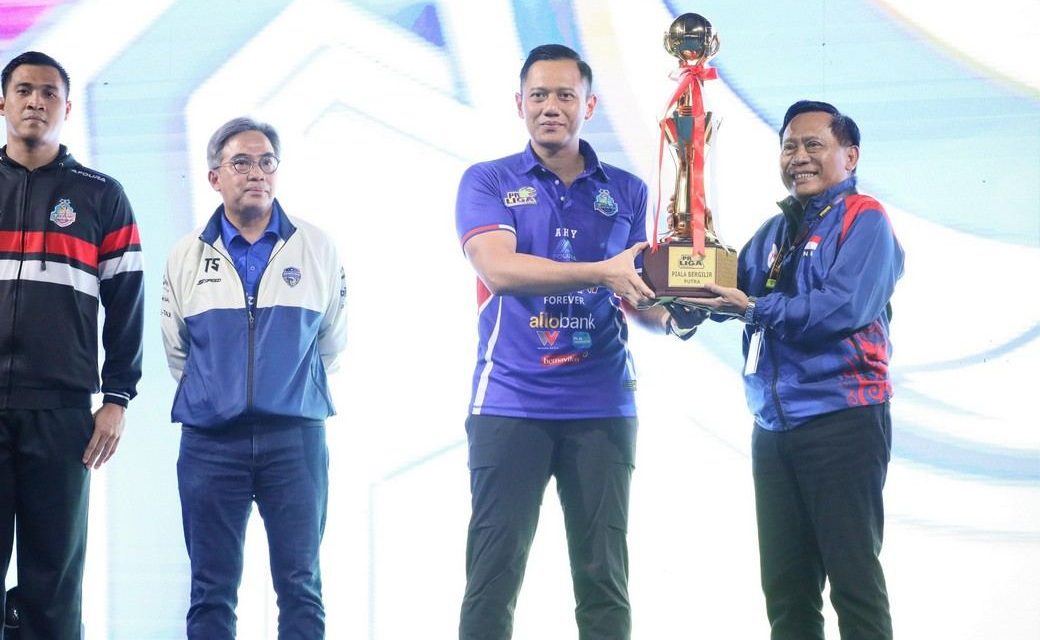 Menteri AHY Serahkan Piala Bergilir Kompetisi Proliga 2024