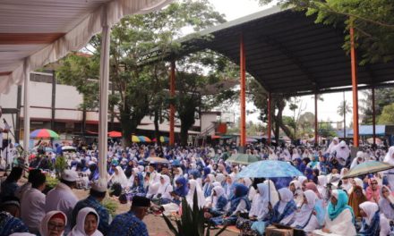 Ribuan Jamaah BKMT se Sumatra Barat Memadati Kawasan GOR M Yamin