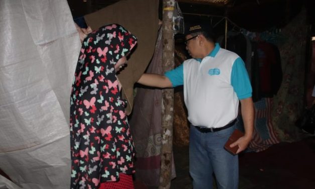 Pj Wali Kota dan Ketua TP-PKK Tinjau Keluarga yang Mendapatkan Bantuan RLH