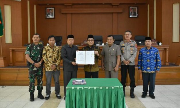 Pj Wali Kota Menghadiri Rapat Paripurrna Penyampaian Pendapat Akhir Fraksi