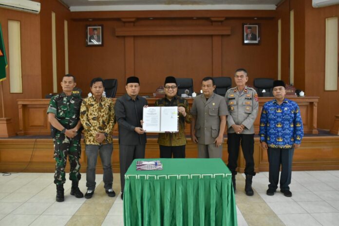 Pj Wali Kota Menghadiri Rapat Paripurrna Penyampaian Pendapat Akhir Fraksi