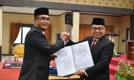 Pj Wali Kota Mengukuhkan Kembali Rida Ananda Sebagai Sekda Kota Payakumbuh