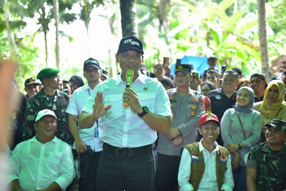 Cek Langsung Tanah Relokasi Korban Erupsi Gunung Ruang, Menteri AHY Pastikan Sudah Clean and Clear