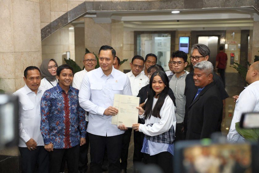 Berhasil Gebuk Mafia Tanah, Menteri ATR/Kepala BPN Tuntaskan Pengembalian Sertipikat Tanah Keluarga Nirina Zubir