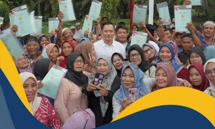 Menteri AHY Serahkan Sertipikat Tanah di Pekanbaru, Masyarakat: 17 Tahun Kami Menunggu