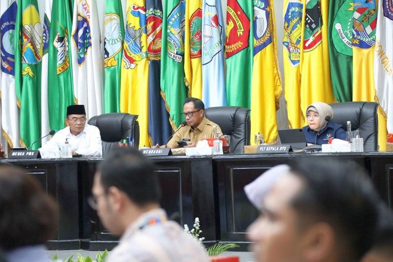 Mendagri Tito Konsisten Jaga Inflasi, Jelaskan Posisi Indonesia Bagus di Tingkat Global