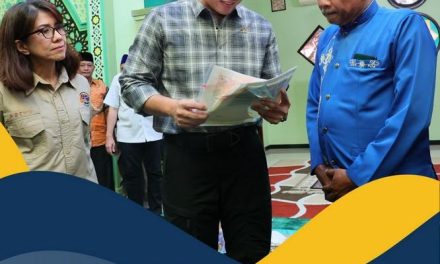 Serahkan Sertipikat Tanah Wakaf di Pontianak, Menteri AHY: Kita Urus dengan Cepat Tanpa Dipungut Biaya
