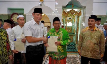 Berdiri sejak Tahun 1.500-an, Masjid Sunan Giri di Gresik Akhirnya Punya Sertipikat yang Diserahkan Langsung Menteri AHY