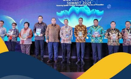 Terima Penghargaan Anugerah One Map Policy, Menteri AHY Tegaskan Komitmen untuk Implementasi Percepatan Kebijakan Satu Peta