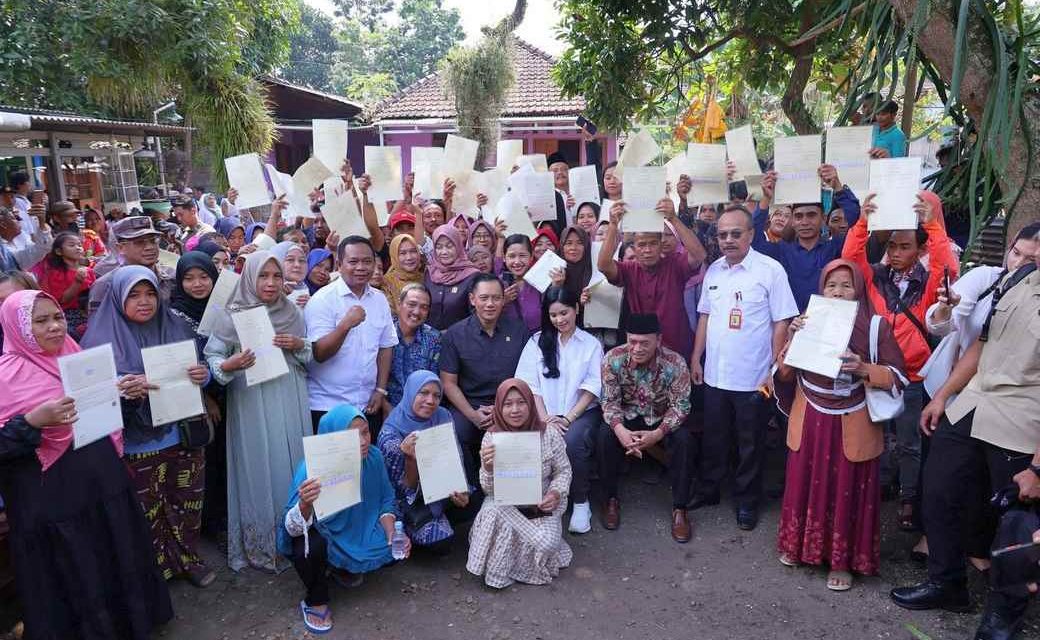 Bukti Program PTSL Berjalan Baik di Jawa Tengah, Menteri AHY Antar Langsung Sertipikat ke Rumah Masyarakat