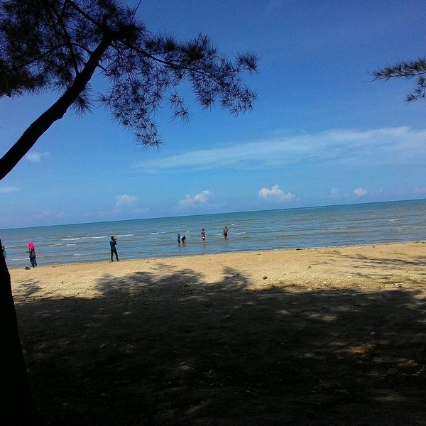 RAJA ASDI, BRAHMA KUMBARA DAN MANTILI MENGHAYATI PANTAI LAMARU MENYIMPAN SEJARAH DI MASA JAJAHAN