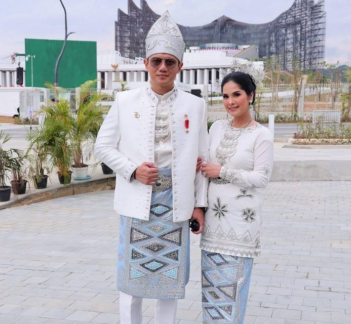 Menteri AHY Kenakan Baamar Galung Pancar Matahari dari Kalimantan Tengah pada Upacara Peringatan HUT ke-79 Kemerdekaan RI