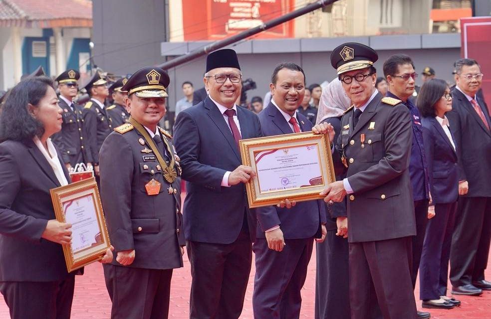 Dukung Percepatan Sertipikasi Tanah di Pulau Nusakambangan, Kementerian ATR/BPN Terima Penghargaan dari Kementerian Hukum dan HAM