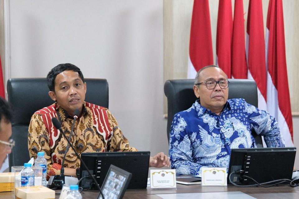 Pimpin Rapat Evaluasi Mingguan, Wamen ATR/Waka BPN: Implementasi Sertipikat Tanah Elektronik Sudah Melampaui Target