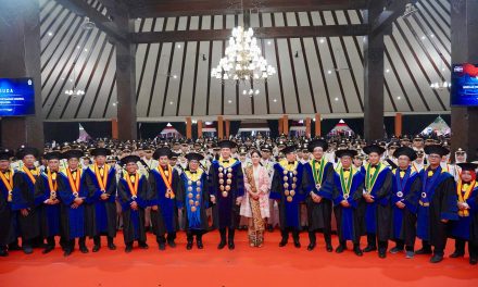 Wisuda 702 Taruna Sekolah Tinggi Pertanahan Nasional, Menteri AHY: Jangan Pernah Berhenti Belajar