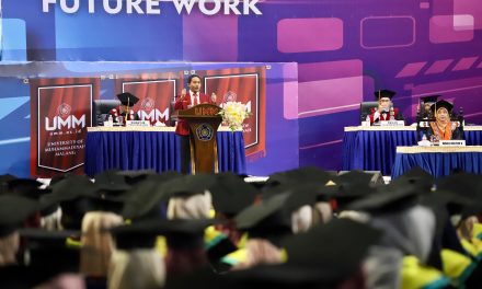 Wamen ATR/Waka BPN Beri Orasi Ilmiah Ajak Wisudawan UMM untuk Terus Belajar
