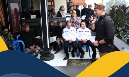 Serahkan Sertipikat Tanah Elektronik bagi Masyarakat di Kawasan Taman Nasional Bromo, Menteri AHY Harapkan UMKM Pariwisata Berkembang