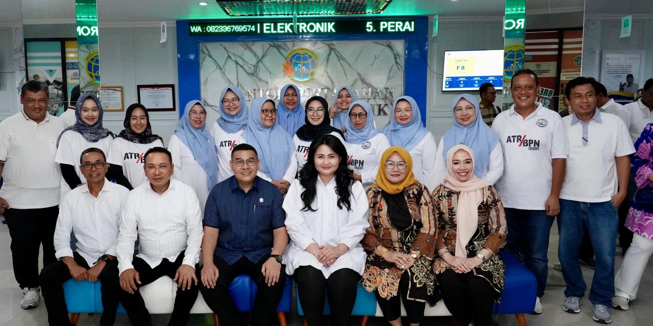 Kunjungi Kantah Kabupaten Gresik, Wamen Ossy Tekankan Soal Pengelolaan Pertanahan yang Adil, Merata, dan Berkesinambungan dengan Ekonomi