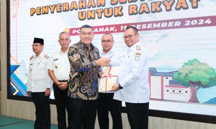 Wamen ATR/Waka BPN Serahkan 270 Sertipikat Tanah Elektronik di Kalbar, Berikan Nilai Tambah Ekonomi dan Keamanan Aset untuk Rakyat