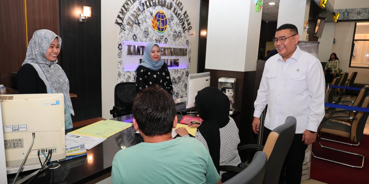 Tinjau PELATARAN di Kantah Kota Malang, Wamen Ossy Ingatkan Kewajiban Seluruh Jajaran untuk Berikan Pelayanan Terbaik kepada Masyarakat