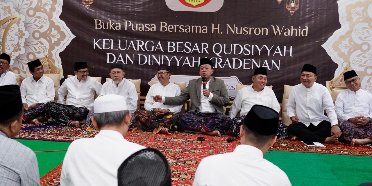 Serahkan Sertipikat di Kudus, Menteri Nusron Tegaskan Pentingnya Redistribusi Tanah yang Produktif dan Berkeadilan
