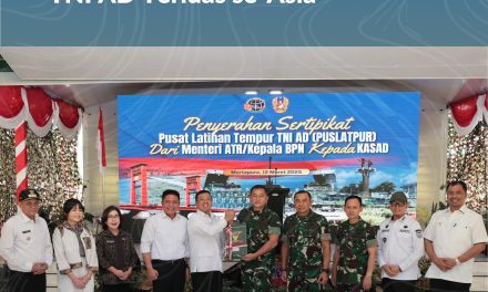 Komitmen Selesaikan Persoalan Aset TNI, Menteri Nusron Serahkan Sertipikat Tanah untuk Puslatpur TNI AD Terluas se-Asia