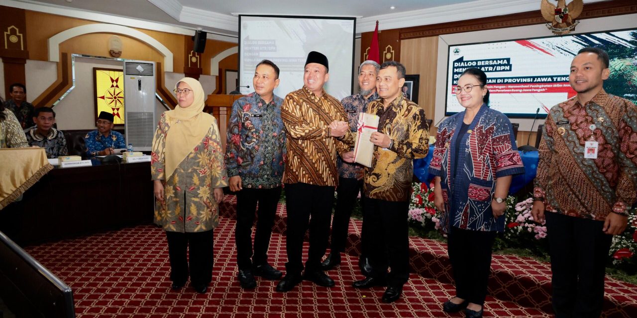 Amankan Aset Negara, Menteri Nusron Serahkan Ratusan Sertipikat Tanah Aset Pemda Se-Jawa Tengah