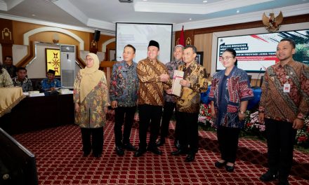 Amankan Aset Negara, Menteri Nusron Serahkan Ratusan Sertipikat Tanah Aset Pemda Se-Jawa Tengah