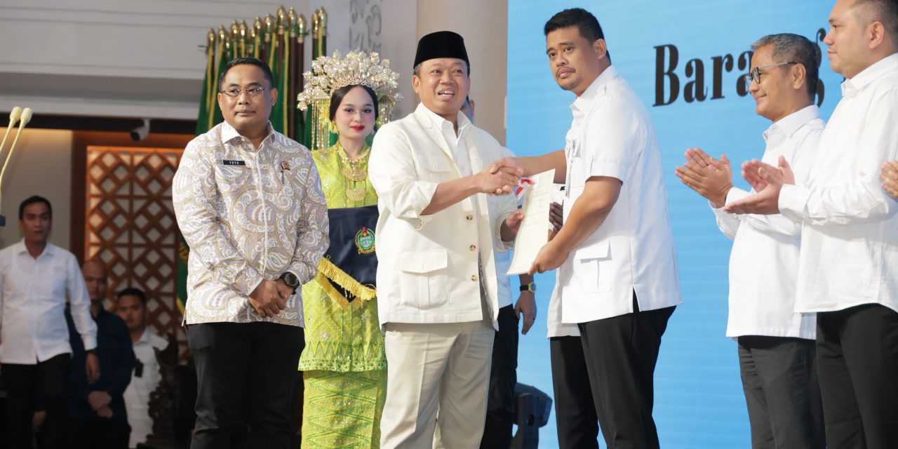 Percepat Pendaftaran Tanah di Sumut, Menteri Nusron Serahkan 875 Sertipikat Tanah