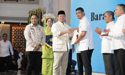 Percepat Pendaftaran Tanah di Sumut, Menteri Nusron Serahkan 875 Sertipikat Tanah