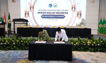 Teken MoU dengan DMI, Menteri Nusron Berkomitmen Tuntaskan Sertipikasi Tanah Wakaf dalam Lima Tahun