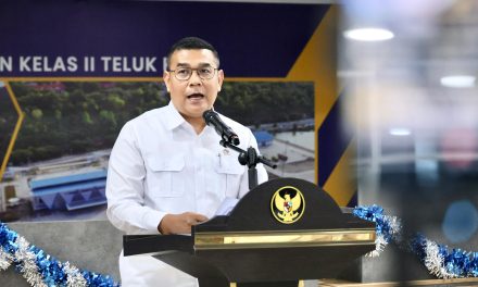 Serahkan 160 Sertipikat Tanah kepada Pemda dan Masyarakat Sulteng, Wamen Ossy Tekankan Bentuk Komitmen Negara Hadirkan Kepastian Hukum