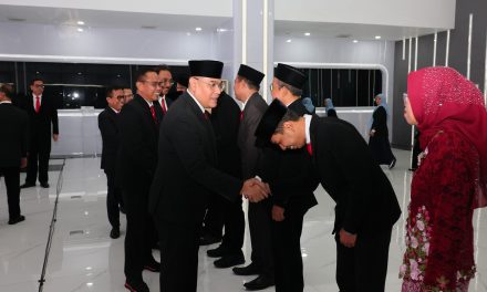 Lantik Pejabat Struktural, Wamen Ossy Ajak Jajaran Mengabdi kepada Negara dengan Penuh Dedikasi