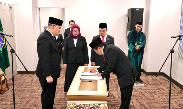 Lantik Pejabat Fungsional, Wamen Ossy Harapkan Peran Dosen Lektor dalam Transformasi STPN